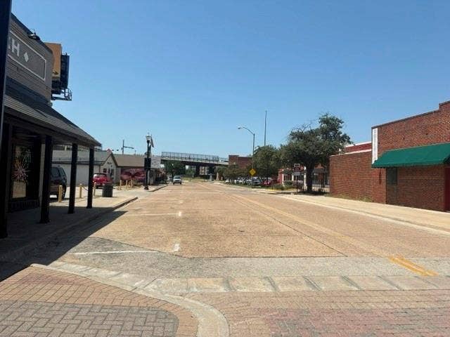 1012 S Elm Street, Carrollton, TX 75006 Additional content