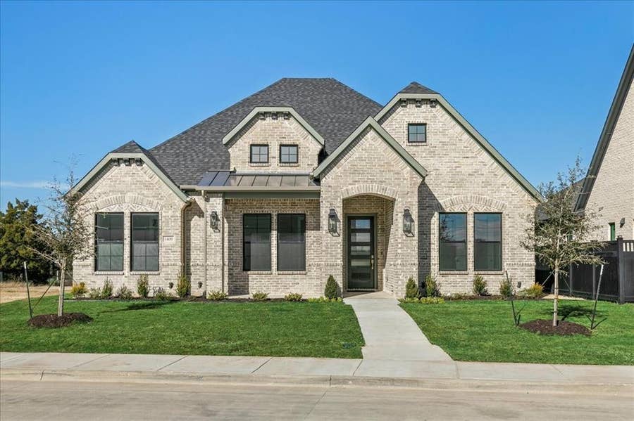 Property photo for 1409 Ethan Circle, Midlothian, TX