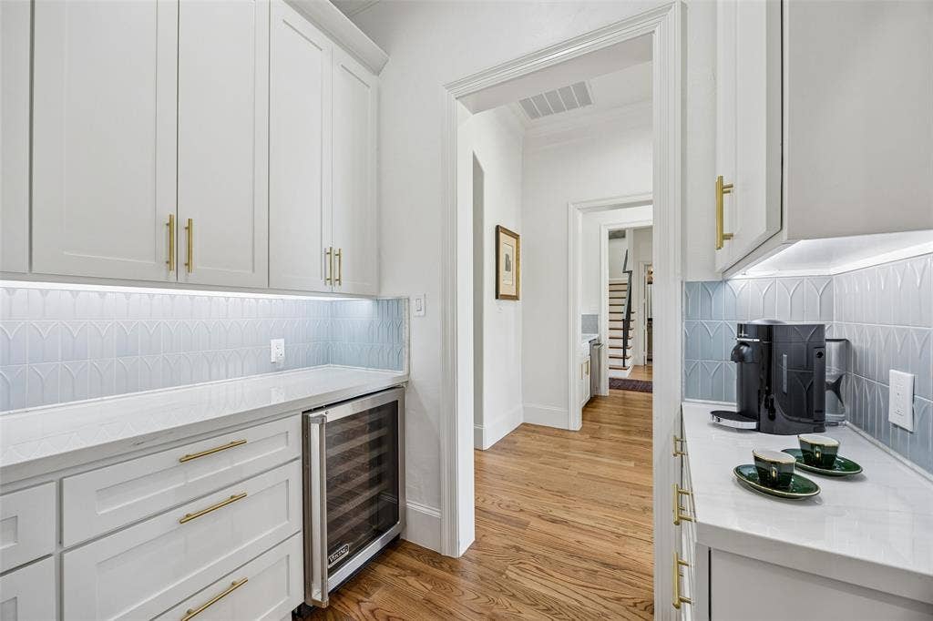6130 Lavendale Avenue, Dallas, TX 75230 6130 Lavendale Avenue, Dallas, TX 75230