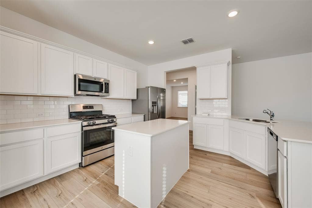 3009 Sovereignty Drive, Denton, TX 76207 3009 Sovereignty Drive, Denton, TX 76207