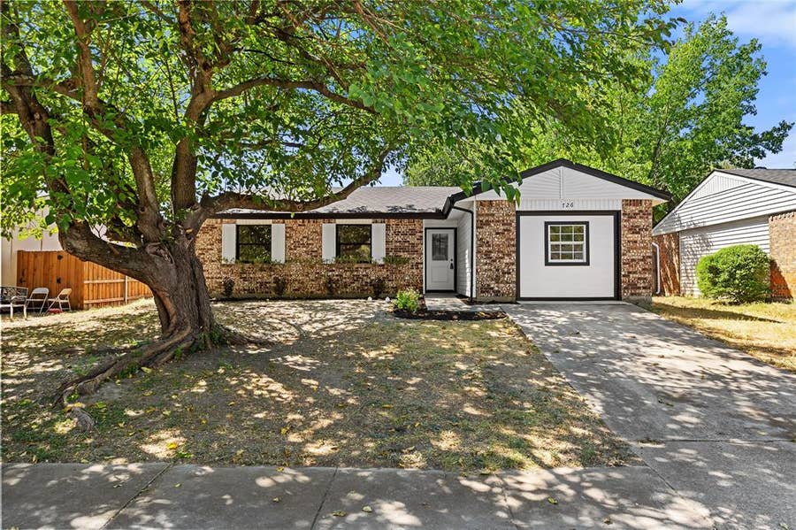 Property photo for 726 Holliday Lane, Duncanville, TX