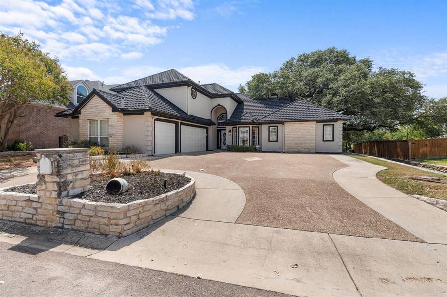 Property photo for 8517 Woodlake Circle, Fort Worth, TX