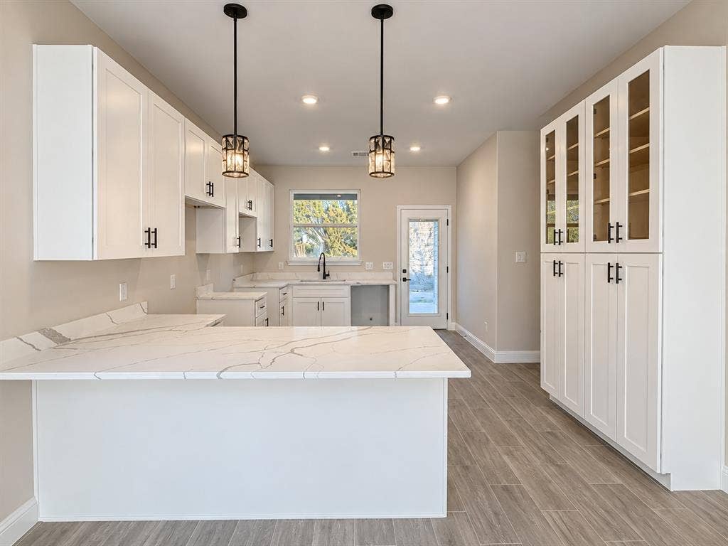 5206 Stoneridge Drive, Granbury, TX 76048 5206 Stoneridge Drive, Granbury, TX 76048