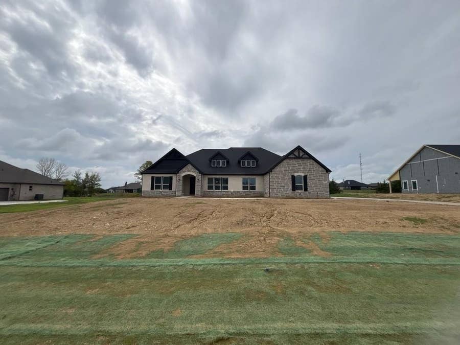 Property photo for 912 Creekview Whites Road, Van Alstyne, TX