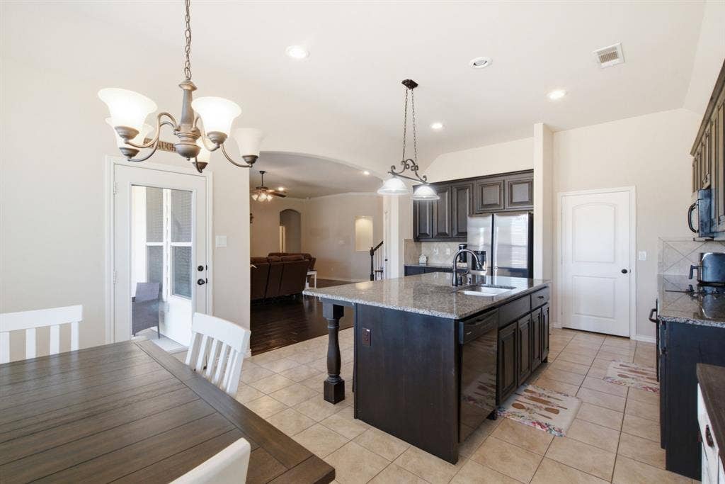 3112 White Horse Court, Granbury, TX 76049 NICE SIZED FOR LARGE FAMILY OR GATHERINGS