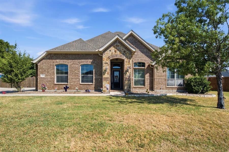 Property photo for 3112 White Horse Court, Granbury, TX