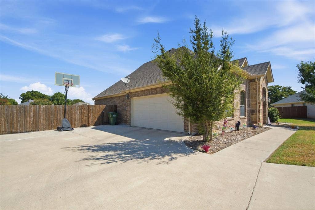 3112 White Horse Court, Granbury, TX 76049 SIDE ENTRANCE INTO VERY ROOMY GARAGE