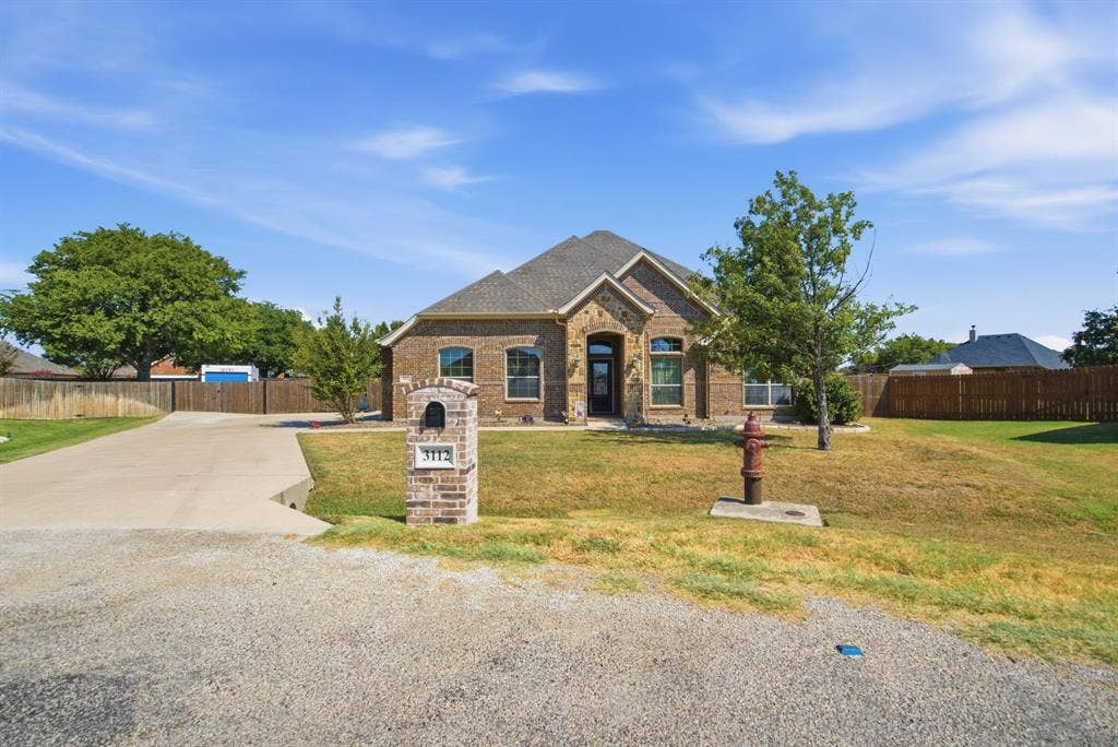 3112 White Horse Court, Granbury, TX 76049 SITUATED ON A QUIET CUL-DE-SAC
