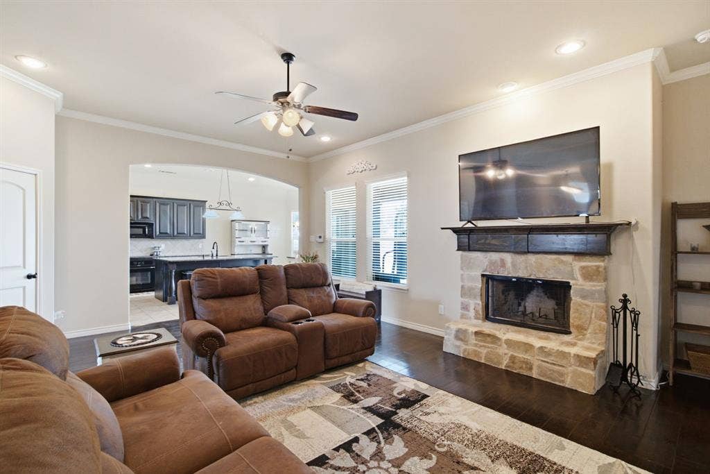 3112 White Horse Court, Granbury, TX 76049 COZY FIREPLACE