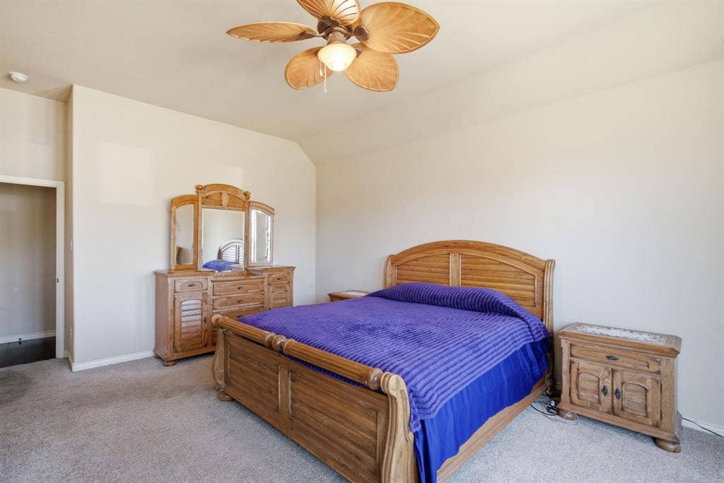 3112 White Horse Court, Granbury, TX 76049 LARGE MAIN ENSUITE WITH BIG TUB & SHOWER