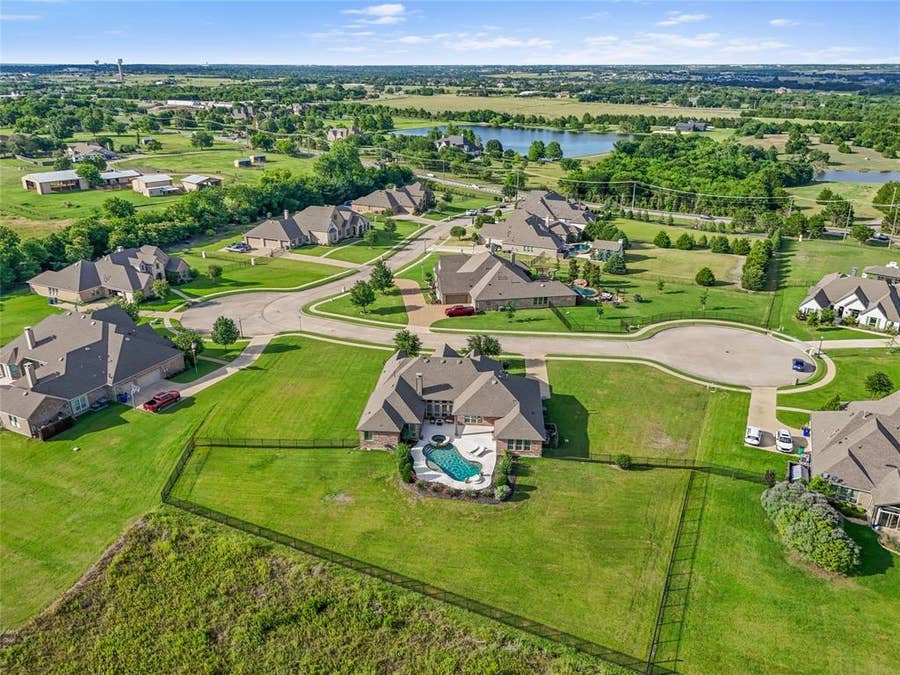 Property photo for 800 Yasmin Court, Heath, TX