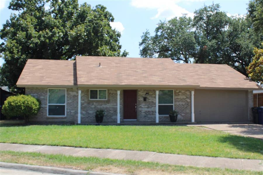 Property photo for 918 Heritage Circle, Garland, TX