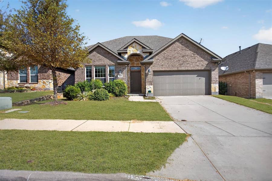 Property photo for 928 Slate Lane, Celina, TX