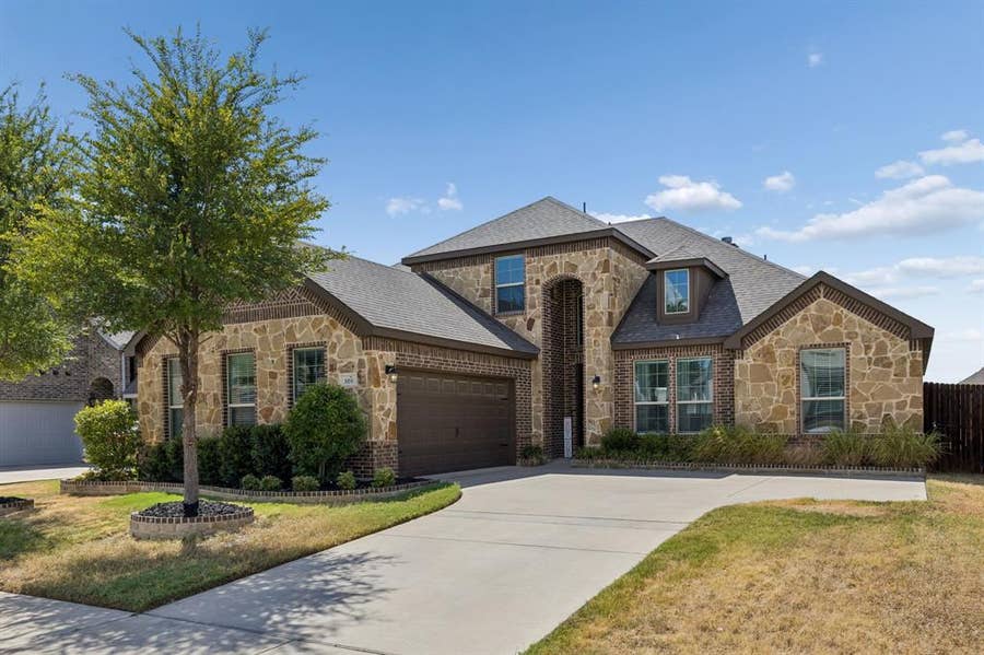 Property photo for 105 Bluewood Drive, Red Oak, TX