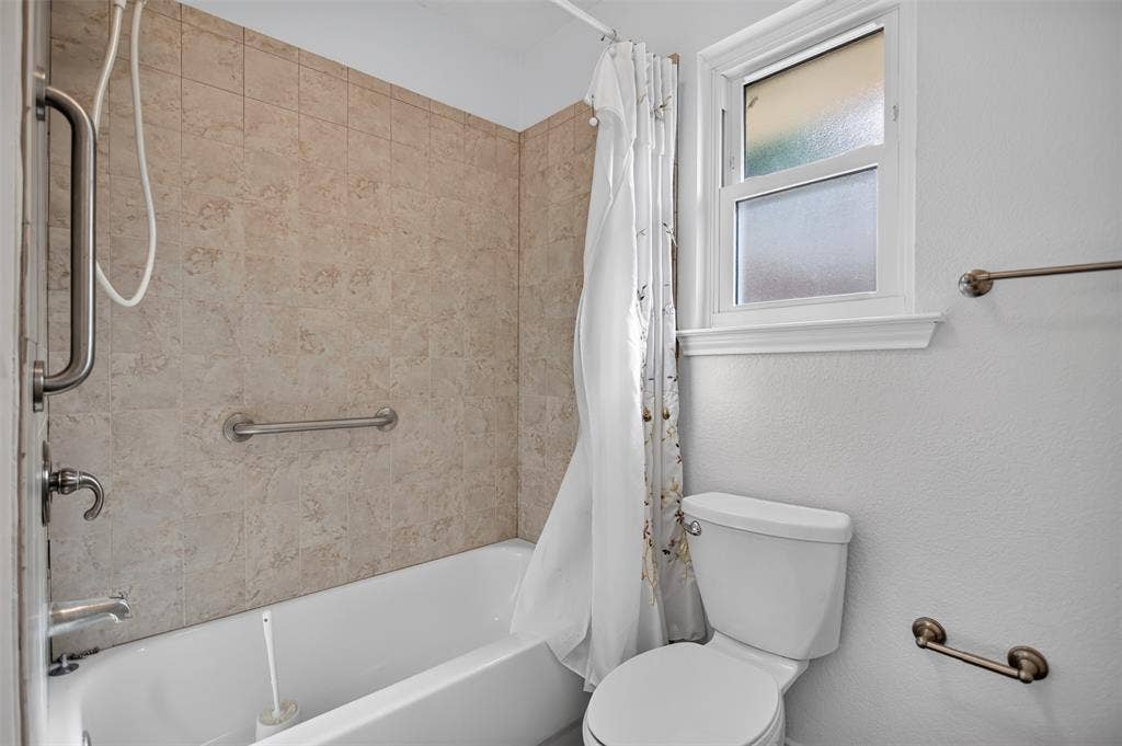 901 Willow Brook Drive, Allen, TX 75002 Primary shower and tub area
