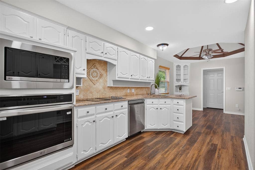 901 Willow Brook Drive, Allen, TX 75002 SS spplainces in the kitchen