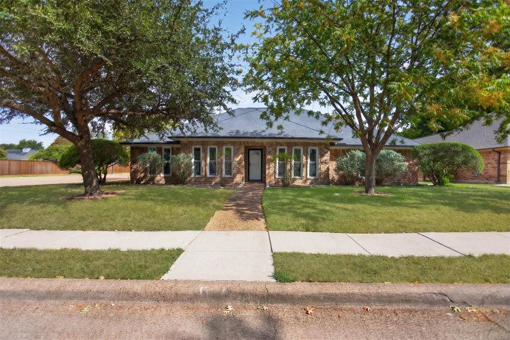 901 Willow Brook Drive, Allen, TX 75002 901 Willow Brook Drive, Allen, TX 75002