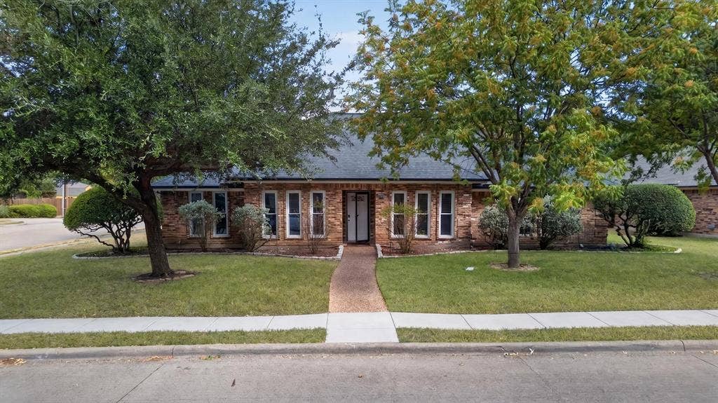 901 Willow Brook Drive, Allen, TX 75002 Super shaded corner lot!