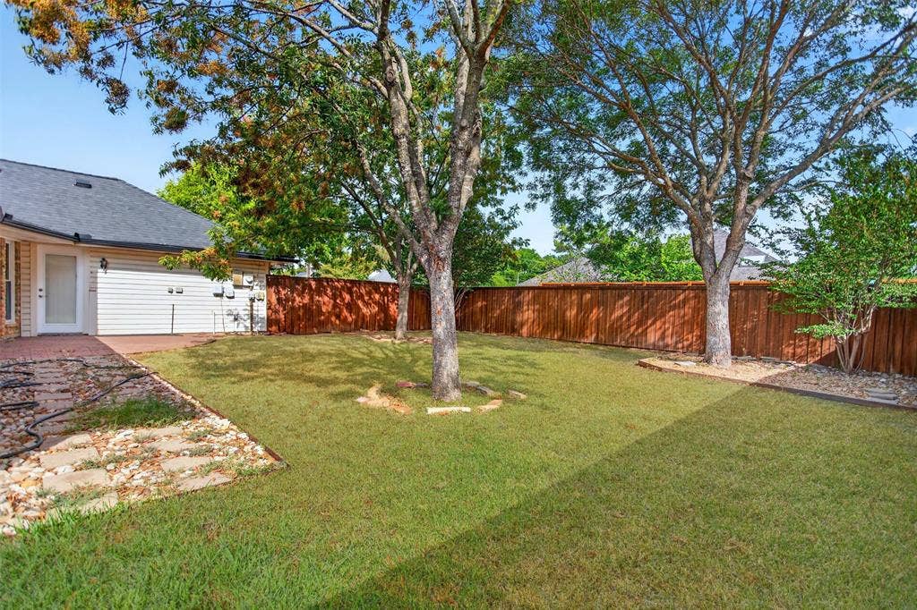 901 Willow Brook Drive, Allen, TX 75002 Spacious yard