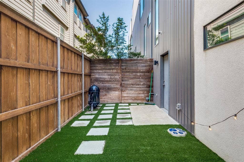 5907 Lindell Avenue, #A, Dallas, TX 75206 First floor yard, with Pergola, grilling and seating area