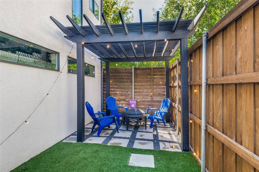 5907 Lindell Avenue, #A, Dallas, TX 75206 First floor yard, with Pergola, grilling and seating area