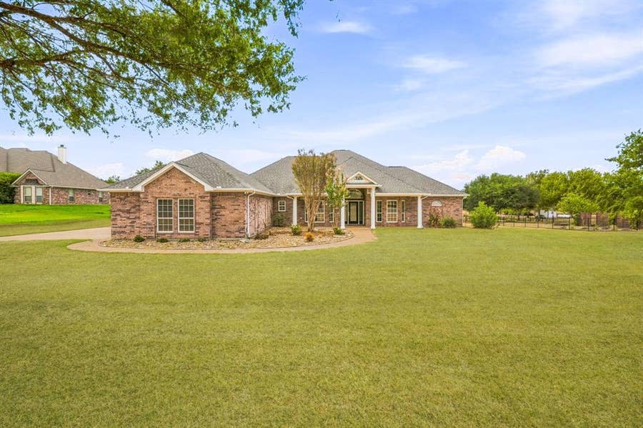 Property photo for 2105 Wood Duck Lane, Granbury, TX