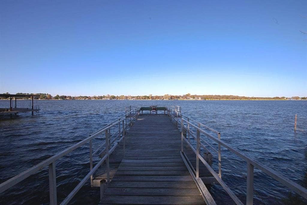 4822 Wichita Street, Granbury, TX 76048 4822 Wichita Street, Granbury, TX 76048
