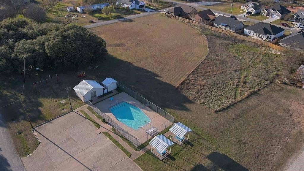 4822 Wichita Street, Granbury, TX 76048 4822 Wichita Street, Granbury, TX 76048