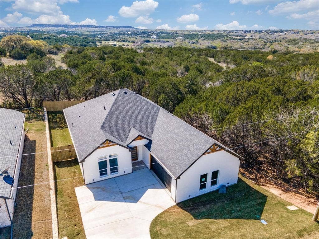 4822 Wichita Street, Granbury, TX 76048 4822 Wichita Street, Granbury, TX 76048