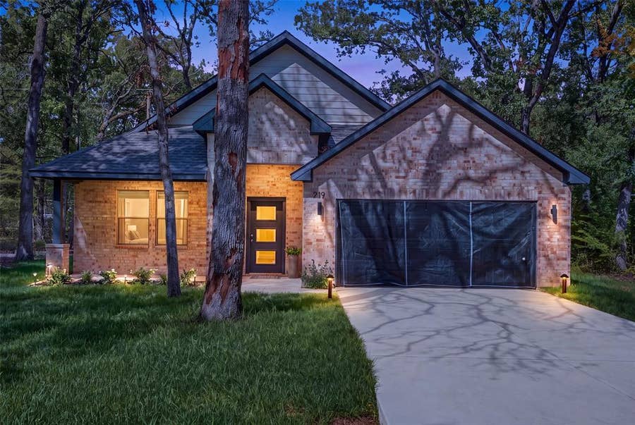 Property photo for 219 E Beachwood Loop, Trinidad, TX