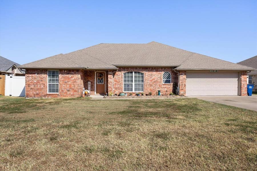 Property photo for 612 Parker Lane, Granbury, TX