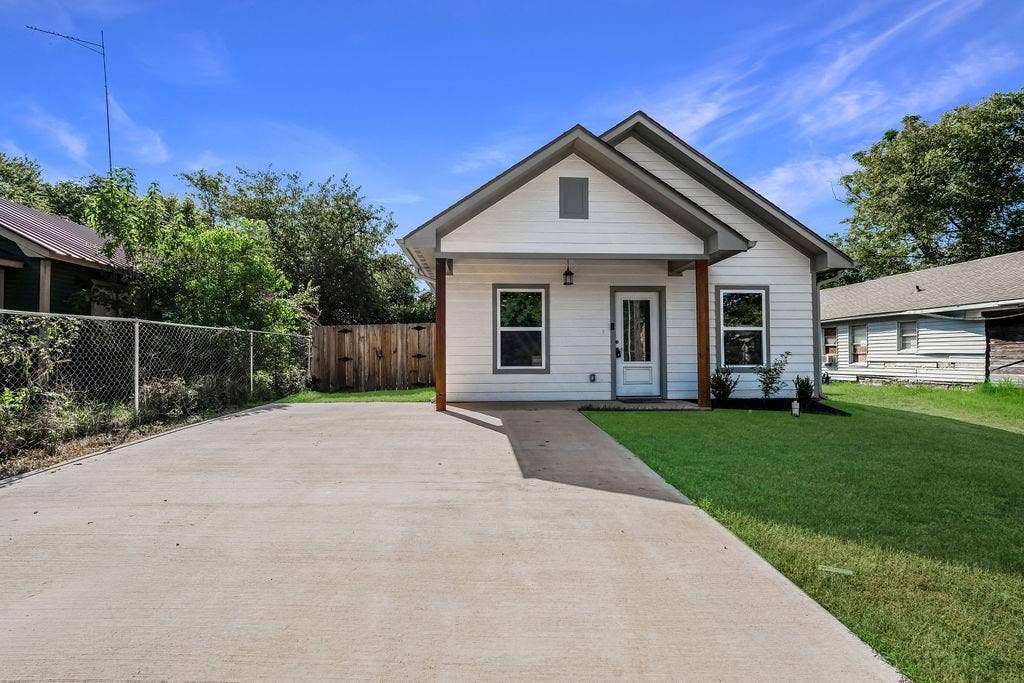 204 Bradford Avenue, Arp, TX 75750 204 Bradford Avenue, Arp, TX 75750