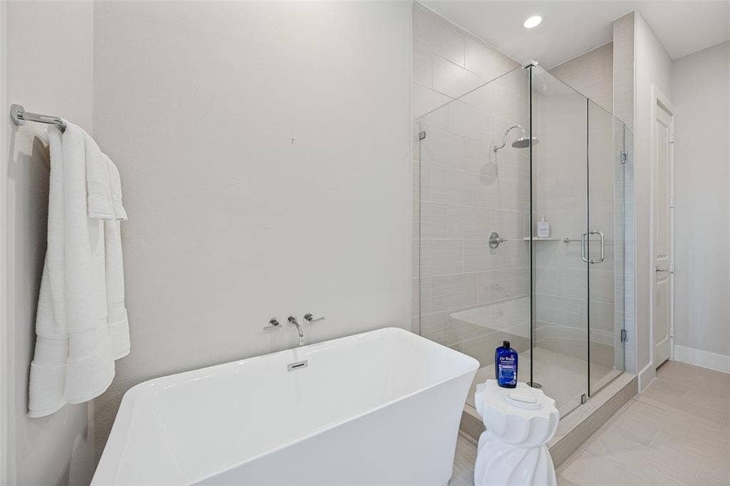 15875 Spectrum Drive, #4105, Addison, TX 75001 15875 Spectrum Drive, #4105, Addison, TX 75001