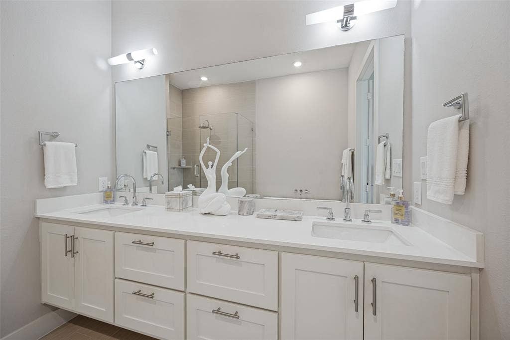 15875 Spectrum Drive, #4105, Addison, TX 75001 15875 Spectrum Drive, #4105, Addison, TX 75001
