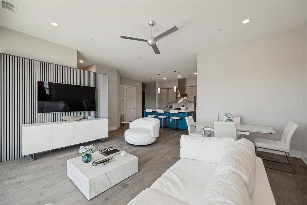 15875 Spectrum Drive, #4105, Addison, TX 75001 15875 Spectrum Drive, #4105, Addison, TX 75001