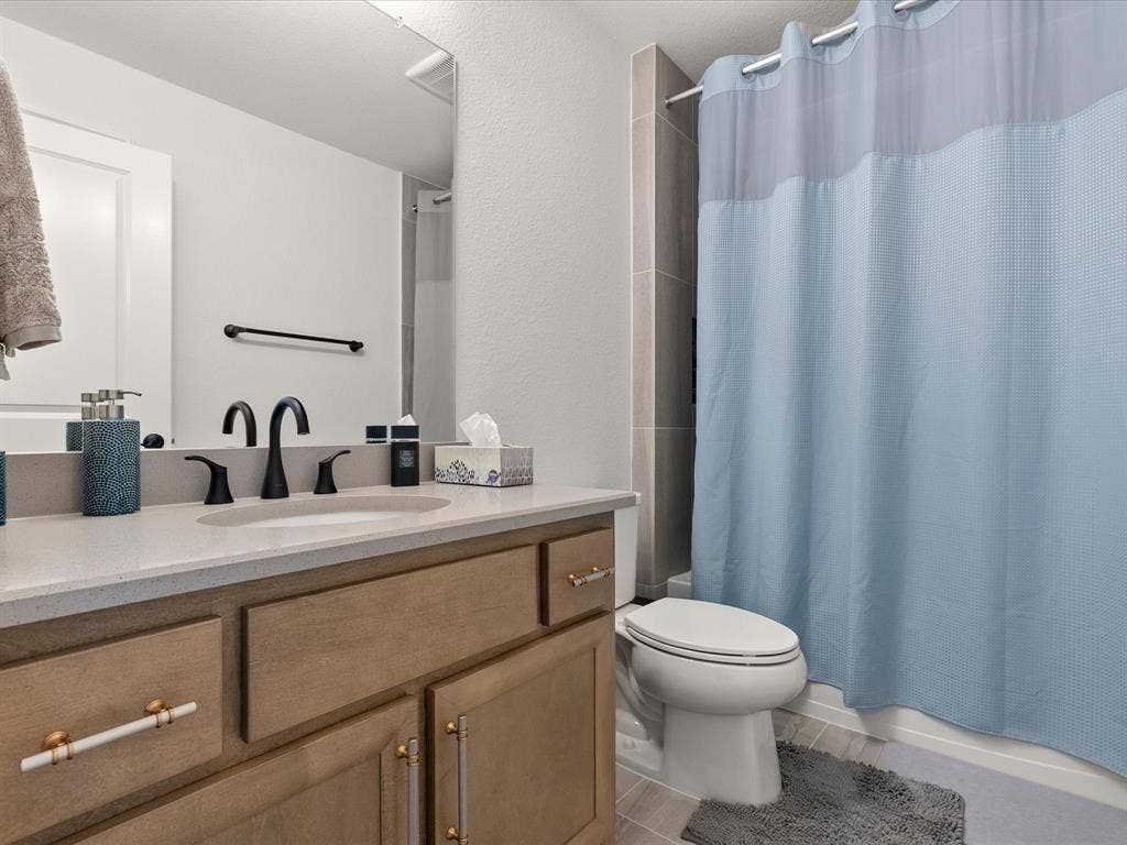 1020 Williams Lane, Copper Canyon, TX 75077 FULL BATHROOM