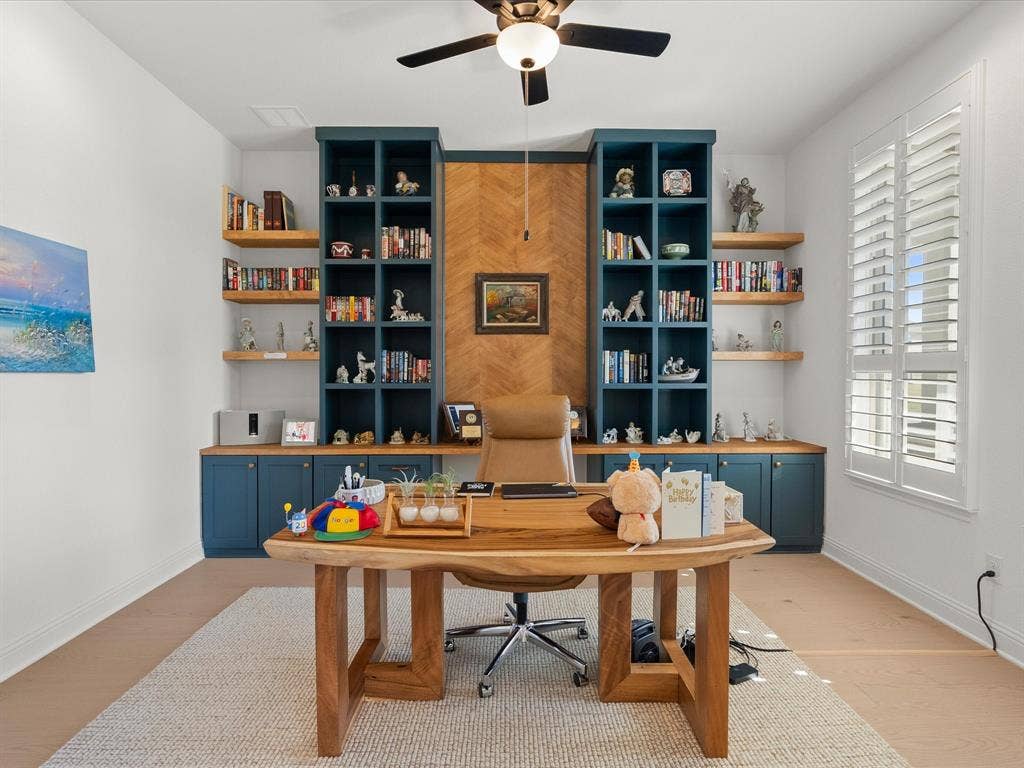 1020 Williams Lane, Copper Canyon, TX 75077 custom book case