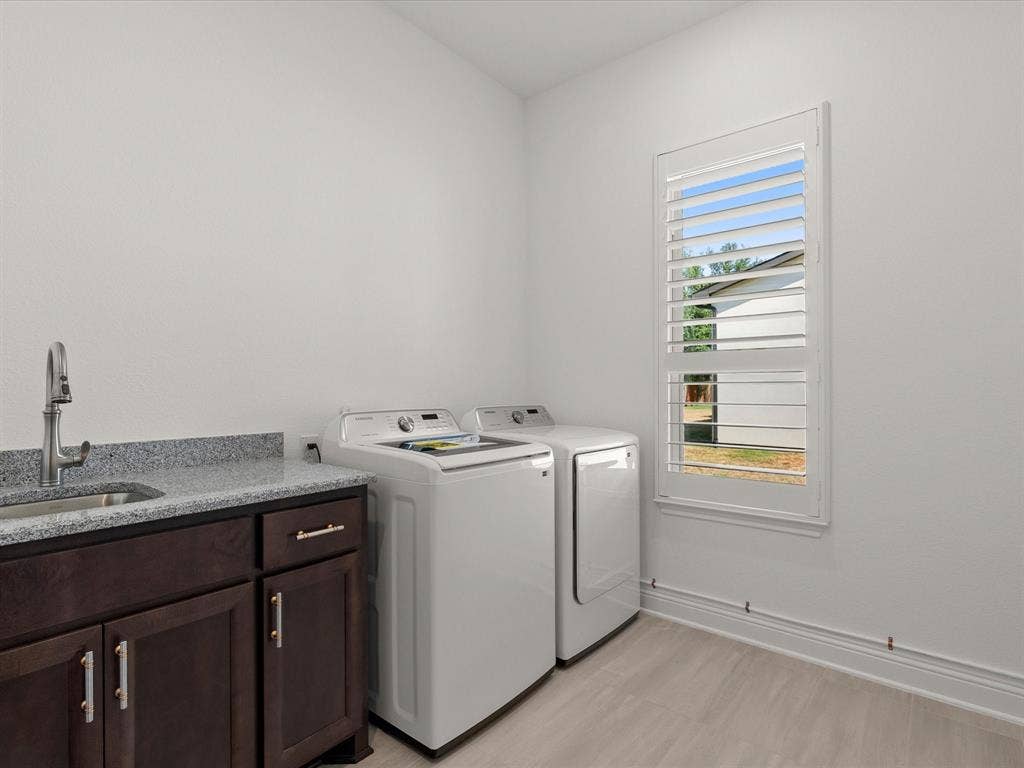 1020 Williams Lane, Copper Canyon, TX 75077 LARGE LAUNDRY ROON WITH SINK AND CABINETS