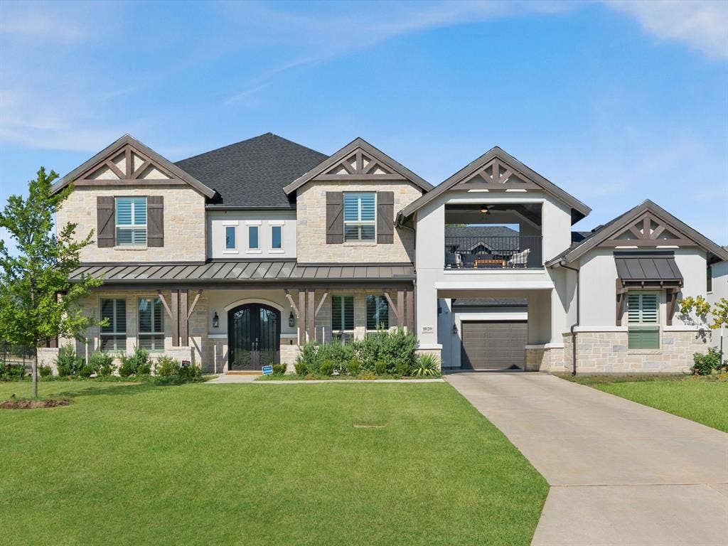 1020 Williams Lane, Copper Canyon, TX 75077 OUTSTANDING CURB APPEAL ON THIS TOLL BROTHERS HOME FEATURES A THREE CAR GARAGE ON A HALF ACRE LOT