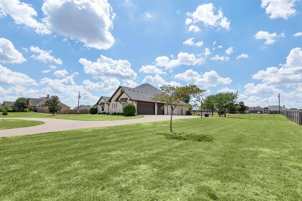 202 Camino Del Rancho, Lorena, TX 76655