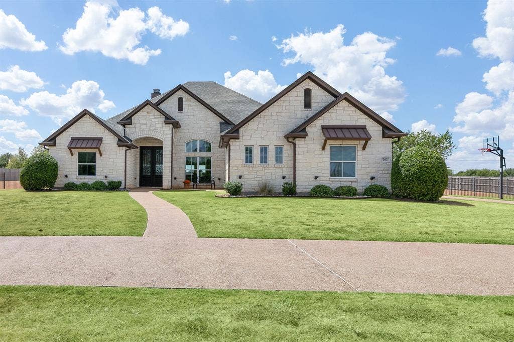 202 Camino Del Rancho, Lorena, TX 76655