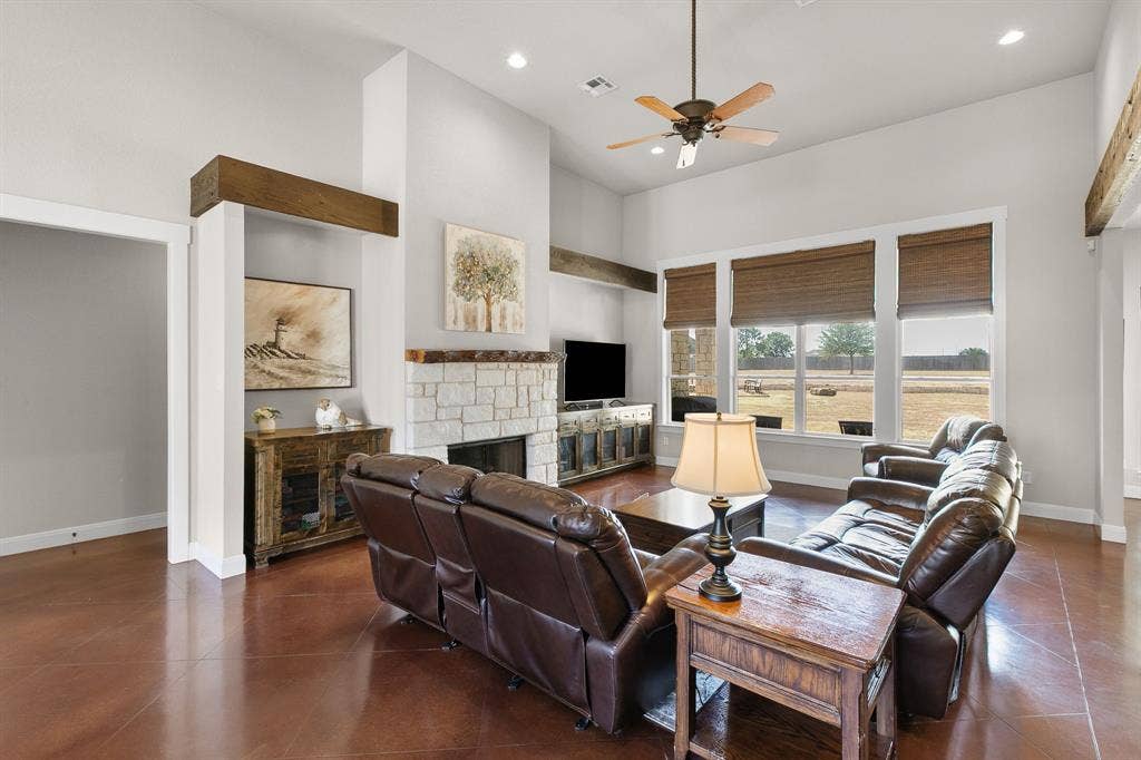 202 Camino Del Rancho, Lorena, TX 76655