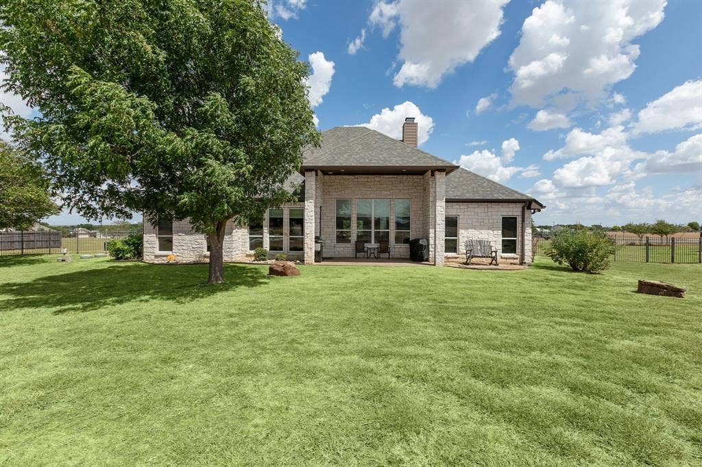 202 Camino Del Rancho, Lorena, TX 76655