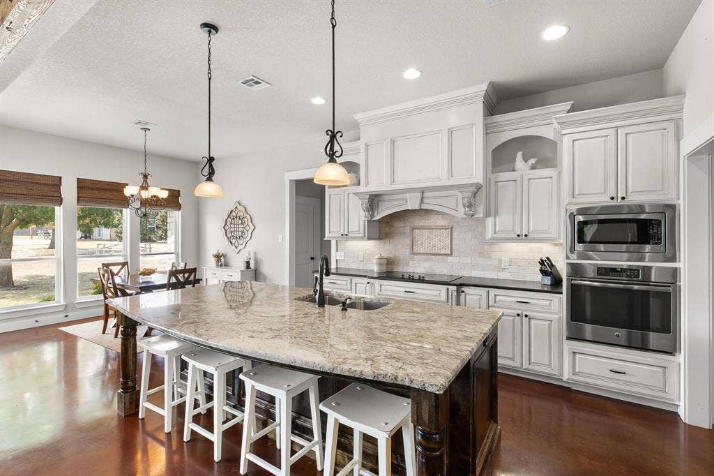 202 Camino Del Rancho, Lorena, TX 76655