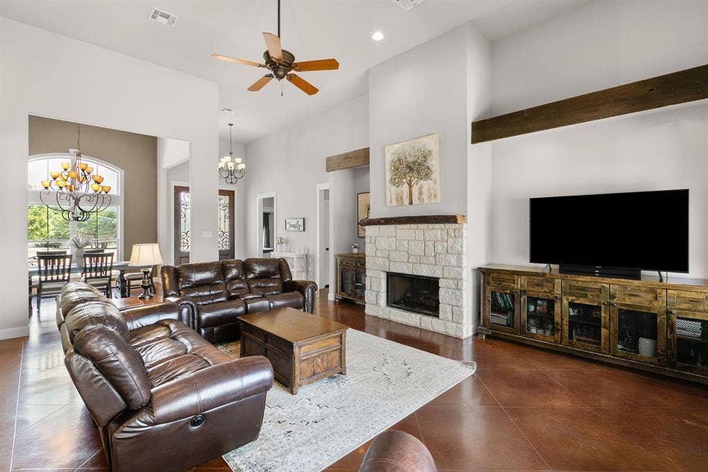 202 Camino Del Rancho, Lorena, TX 76655