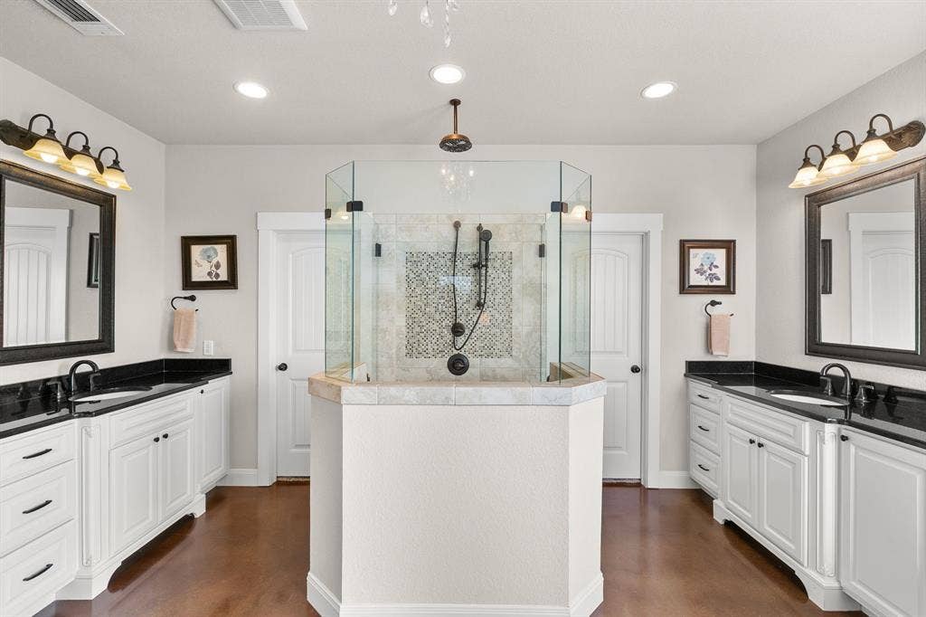 202 Camino Del Rancho, Lorena, TX 76655