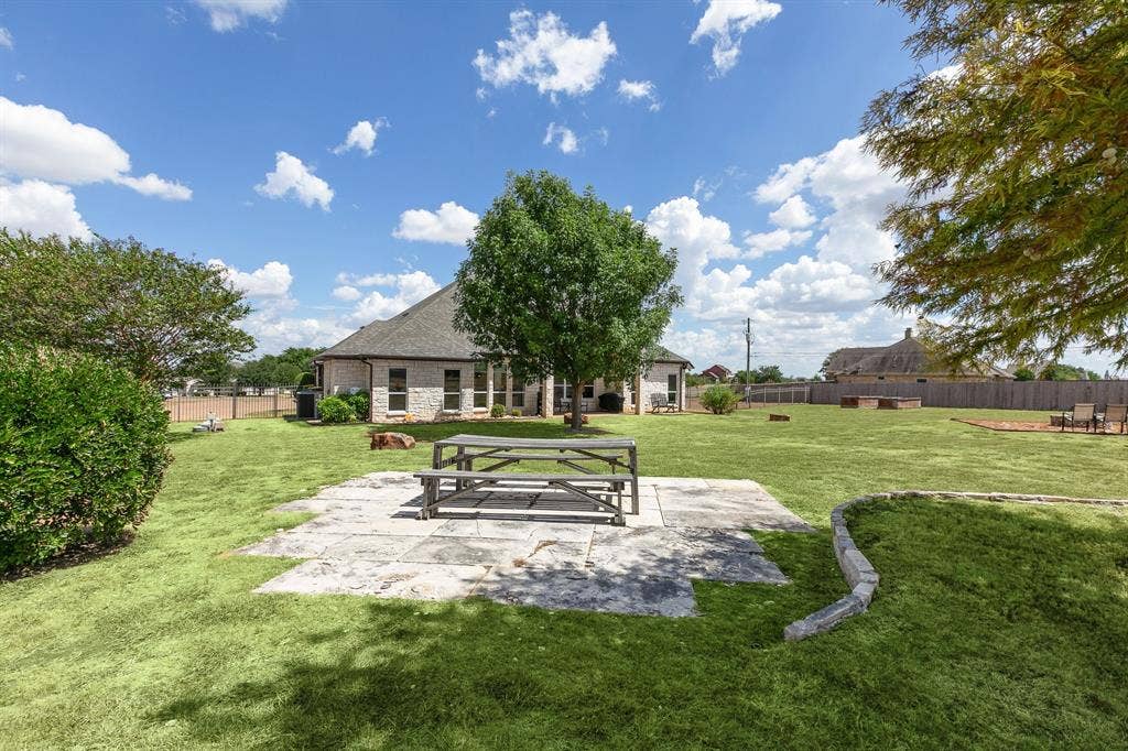 202 Camino Del Rancho, Lorena, TX 76655