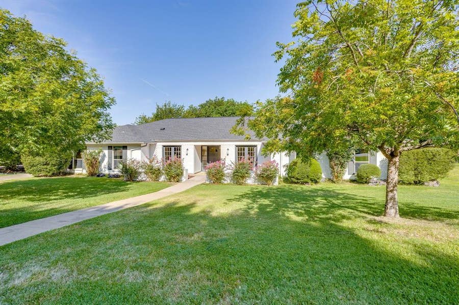 Property photo for 28 Bounty Road W, Benbrook, TX