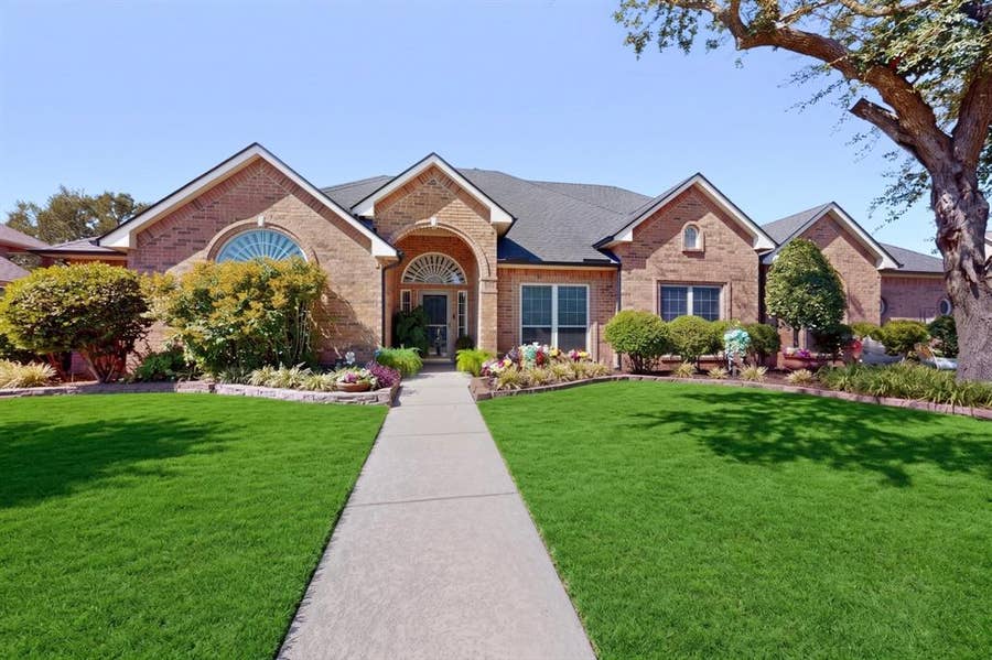 Property photo for 2505 Inverrary Drive, Ennis, TX
