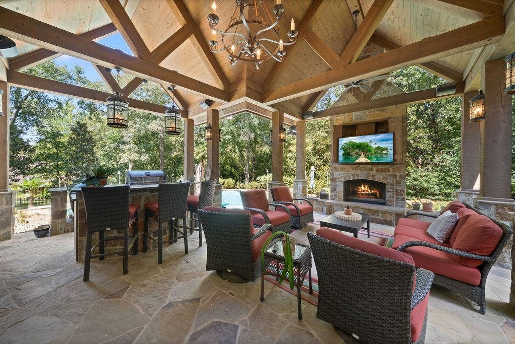 1950 Stonehill Drive, Tyler, TX 75703 1950 Stonehill Drive, Tyler, TX 75703